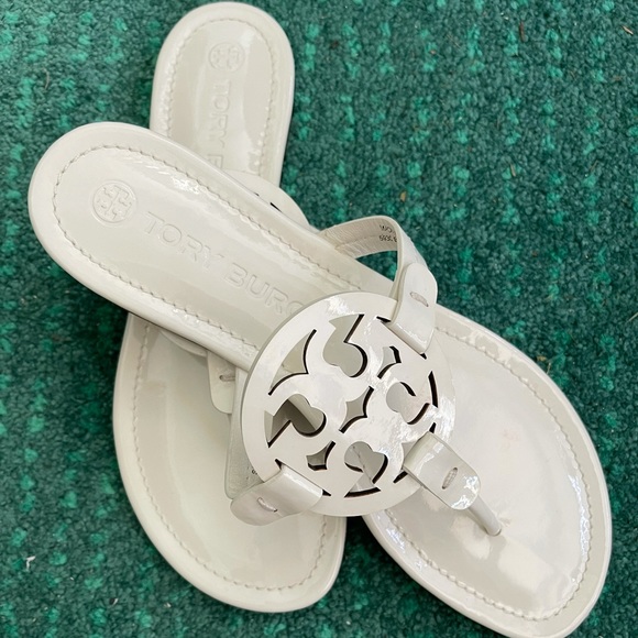 Tory Burch Shoes - Tory Burch ivory patent sandals/flip flops